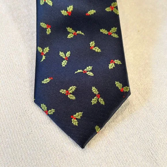 Holly-Day Christmas Tie by Ho*Ho*Ho. - Picture 2 of 4